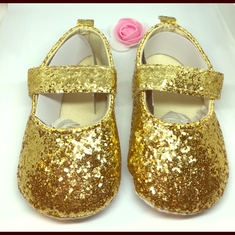 Baby shoes. Size 12-14 months. Gold shoes. MiYebb